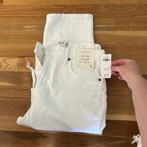 NWT Abercrombie “The 90’s Straight Ultra High Rise” White Denim Jeans